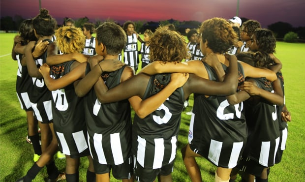 171105_nga620.jpg The Barkly Magpies gather before taking on Nightcliff at Darwin's Palmerston Oval. Photo: Collingwood Media. - Collingwood,Collingwood Magpies